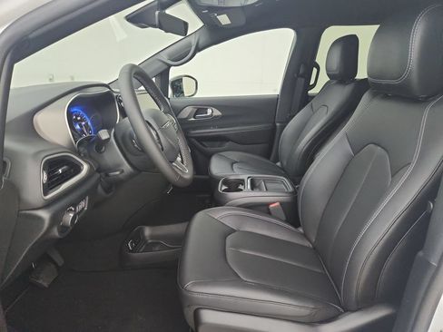 New 2027 Chrysler Pacifica LX FWD image 18