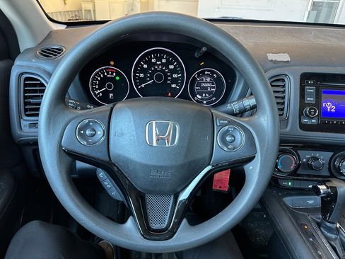 Used 2022 Honda HR-V LX image 2