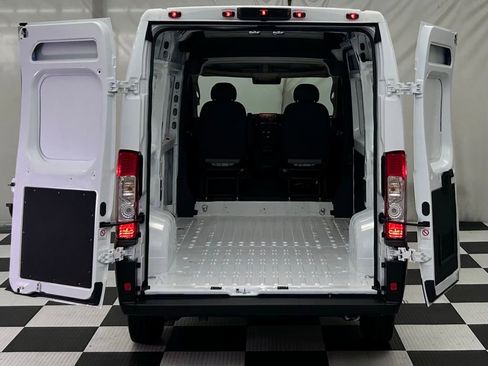 New 2026 RAM ProMaster 2500 w/ Quick Order Package 22G SLT image 9