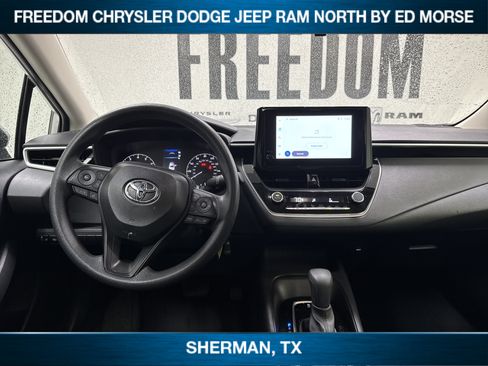 Used 2025 Toyota Corolla LE FWD image 11