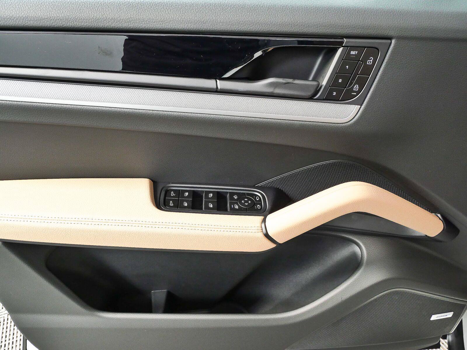 New 2026 Porsche Cayenne Coupe AWD/4WD image 6