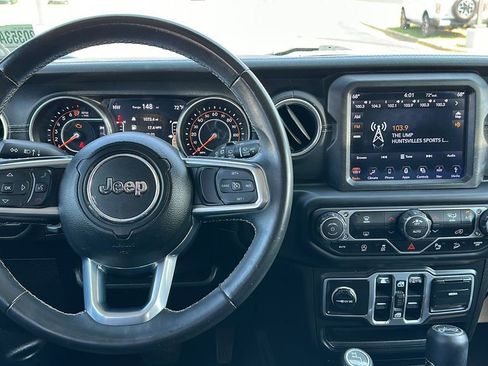 Used 2018 Jeep Wrangler Unlimited Sahara image 10