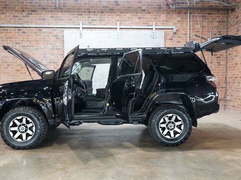 Used 2017 Toyota 4Runner TRD Off-Road image 29