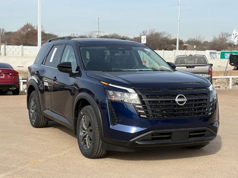 New 2026 Nissan Pathfinder SV image 5