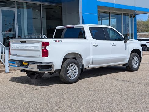 Used 2022 Chevrolet Silverado 1500 LT AWD/4WD image 3