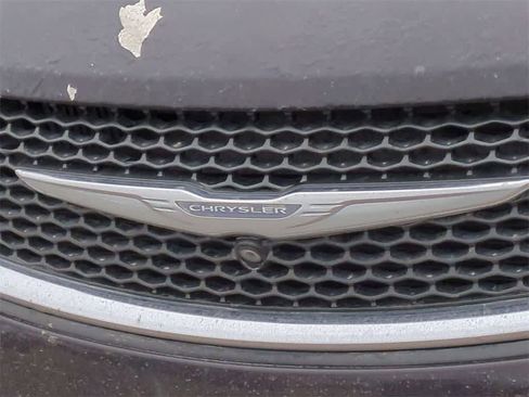 Used 2017 Chrysler Pacifica Limited image 11