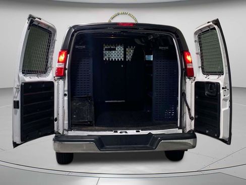 Used 2021 Chevrolet Express 2500 w/ Driver Convenience Package RWD image 9