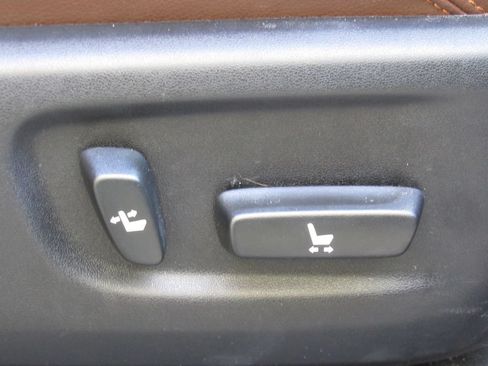 Used 2021 Toyota 4Runner Limited AWD/4WD image 23