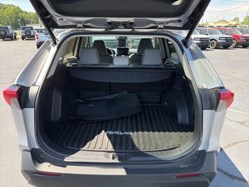 Used 2023 Toyota RAV4 XLE Premium image 11