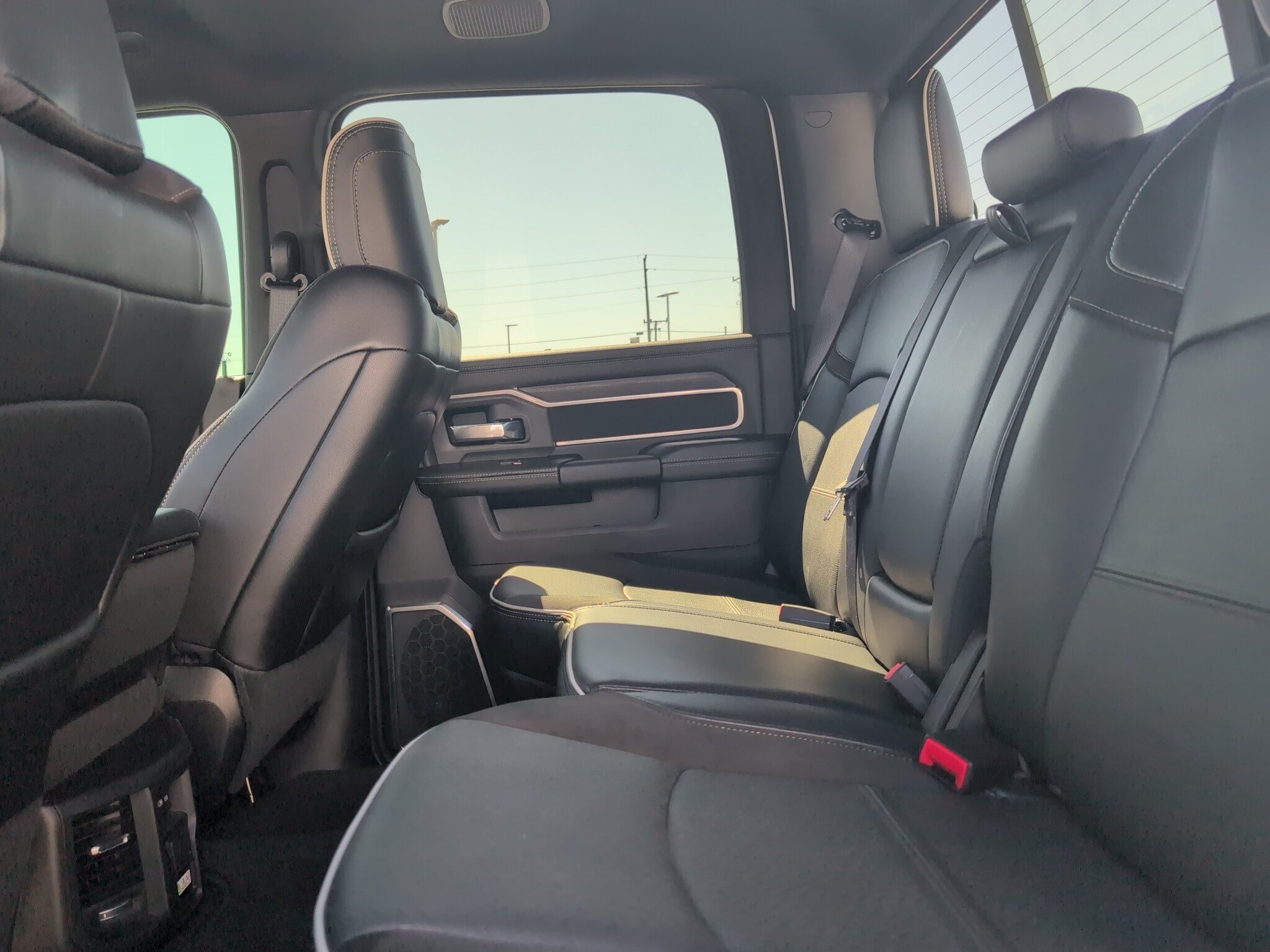 Used 2026 RAM 2500 Laramie AWD/4WD image 31