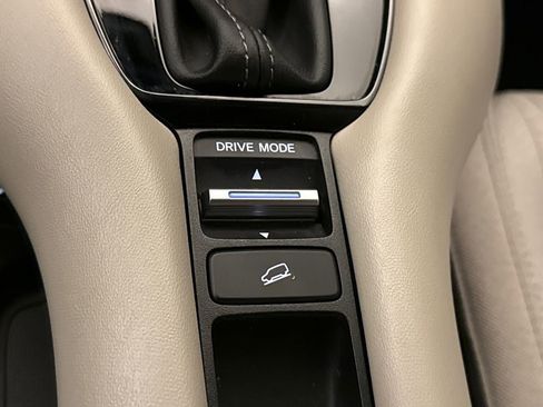 Certified 2024 Honda HR-V LX image 28