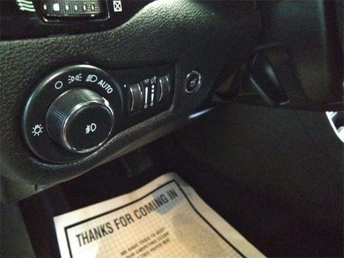 Used 2023 Jeep Cherokee Altitude Lux image 27