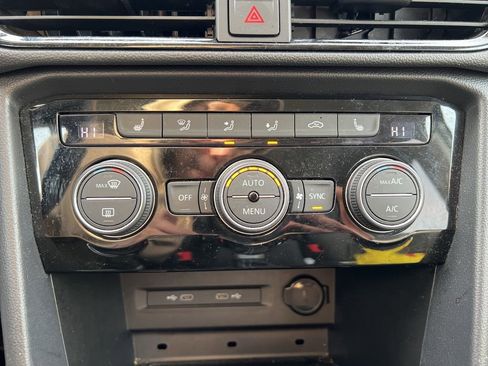 Used 2024 Volkswagen Taos SE image 19