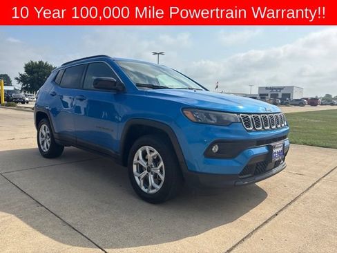 Used 2025 Jeep Compass Latitude AWD/4WD image 3