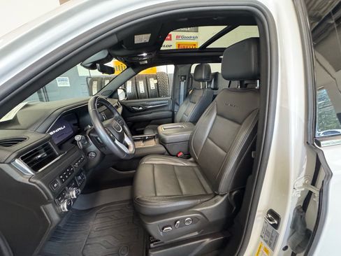 Used 2024 GMC Yukon XL Denali w/ Advanced Technology Package AWD/4WD image 23