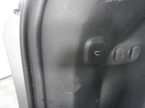 Used 2019 Jeep Cherokee Trailhawk w/ Comfort/Convenience Group AWD/4WD image 38