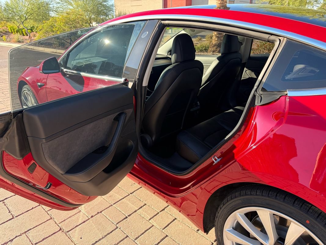 Used 2018 Tesla Model 3 Long Range RWD image 9
