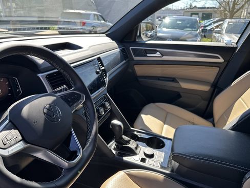 Used 2023 Volkswagen Atlas Cross Sport SE w/ Black Wheel Package image 8