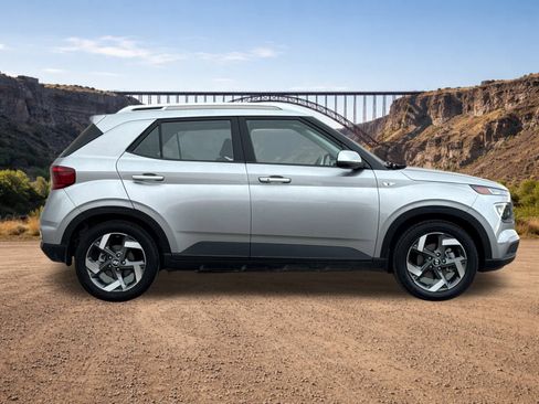 Certified 2024 Hyundai Venue SEL image 2