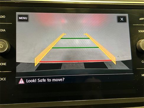 Used 2018 Volkswagen Tiguan SE image 25