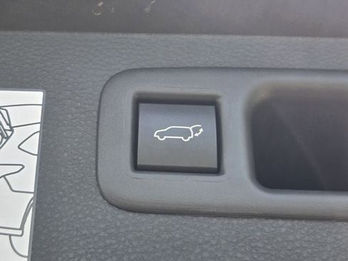 Used 2024 Toyota Highlander XLE FWD image 31