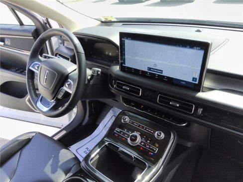 Used 2023 Lincoln Nautilus AWD w/ Premium Package image 26