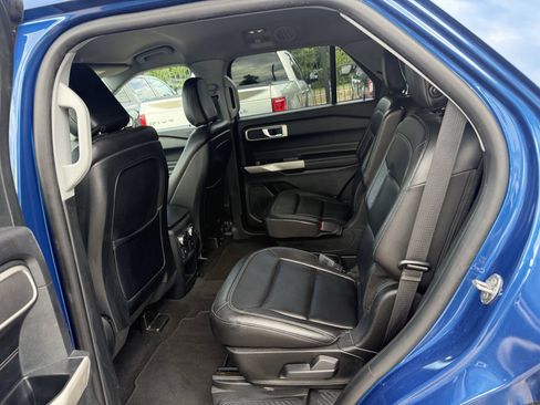 Used 2020 Ford Explorer XLT w/ Equipment Group 202A RWD image 13