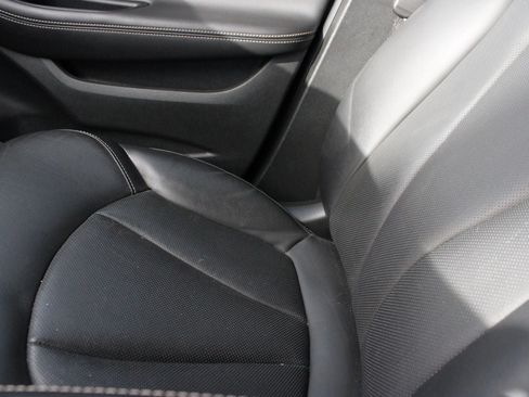 Used 2018 Buick Envision Essence FWD image 21