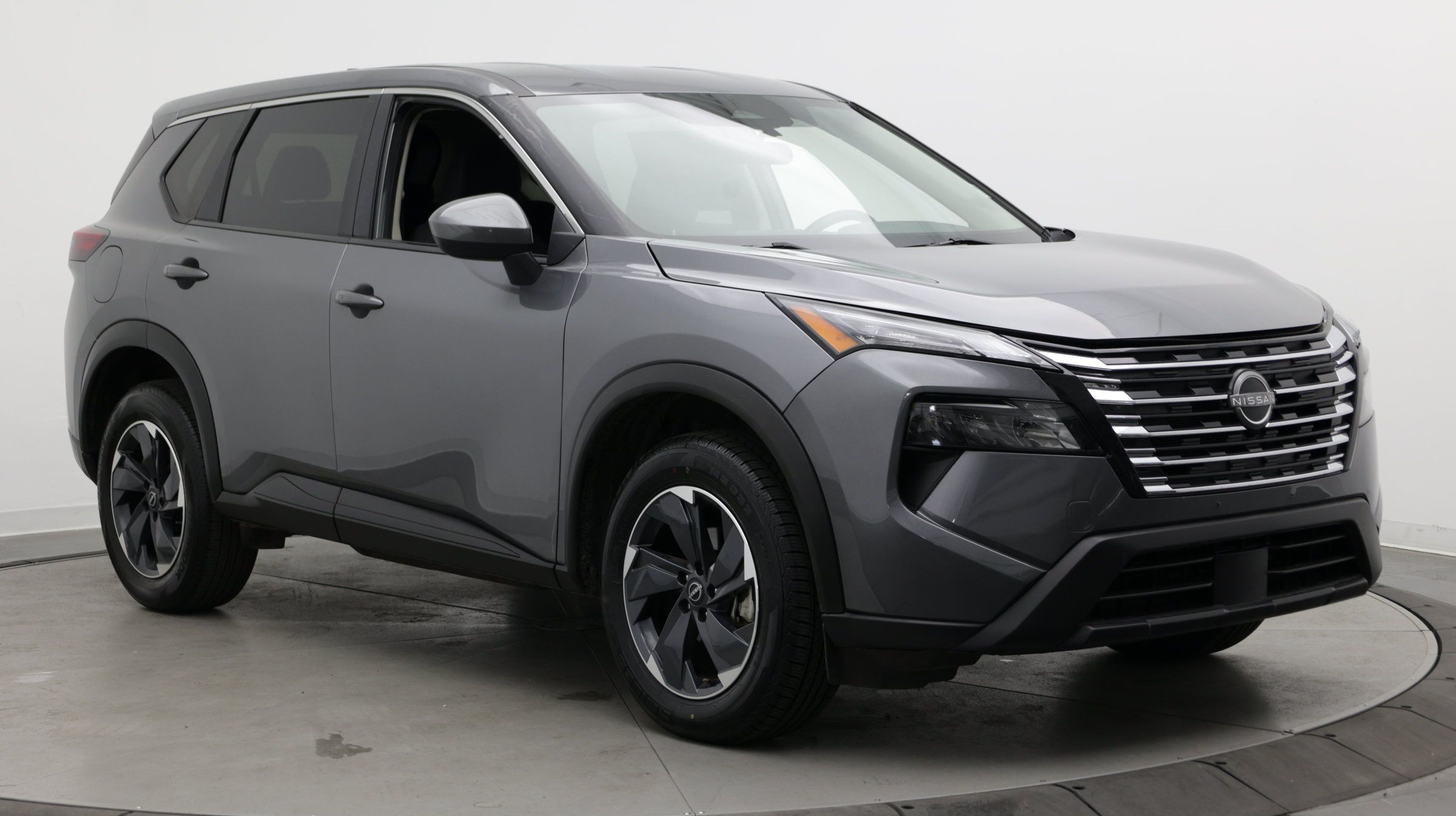 Used 2024 Nissan Rogue SV AWD/4WD image 3