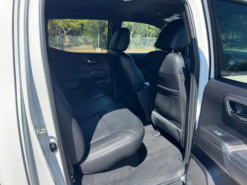 Used 2020 Toyota Tacoma TRD Off-Road w/ Technology Package image 14