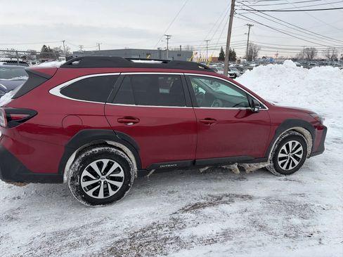 Used 2023 Subaru Outback Premium image 5