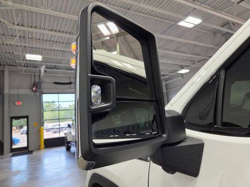Used 2025 GMC Sierra 1500 AT4 w/ Technology Package AWD/4WD image 18