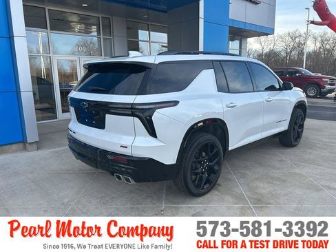 Used 2025 Chevrolet Traverse RS image 4