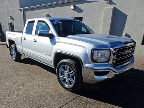 Used 2018 GMC Sierra 1500 SLE image 2