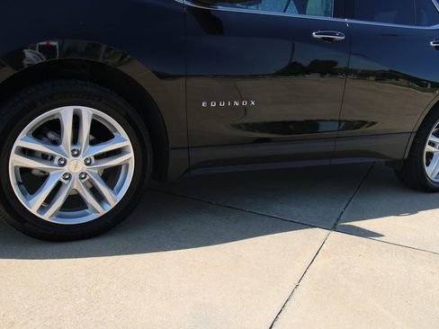 Used 2021 Chevrolet Equinox Premier AWD/4WD image 9