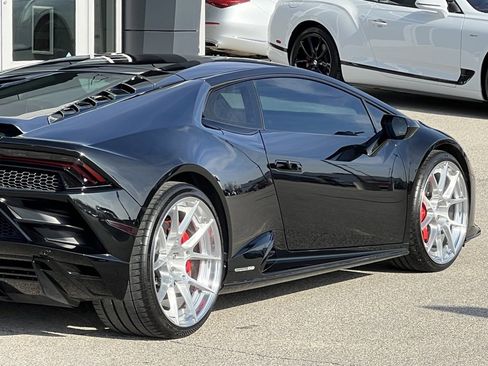 Used 2020 Lamborghini Huracan EVO image 11