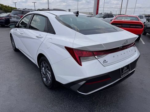 Used 2026 Hyundai Elantra Hybrid FWD image 3
