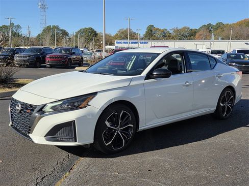 Used 2024 Nissan Altima 2.5 SR image 7