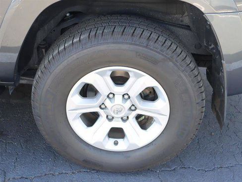 Certified 2020 Toyota 4Runner SR5 AWD/4WD image 4