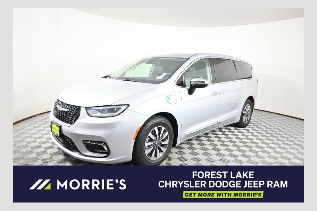Used 2023 Chrysler Pacifica Limited FWD image 1