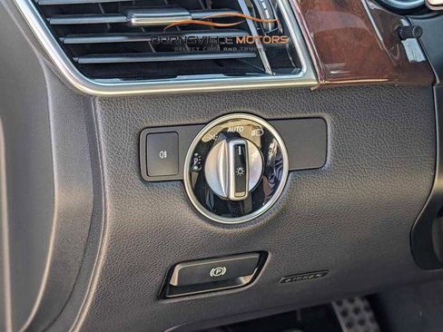 Used 2010 Mercedes-Benz C 300 Sport image 45