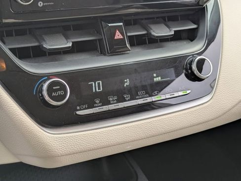 Used 2022 Toyota Corolla LE image 19