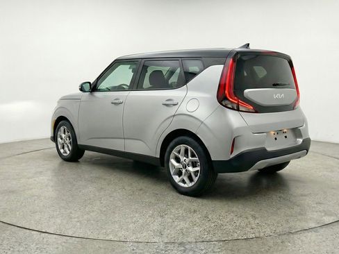 Used 2025 Kia Soul LX w/ LX Technology Package FWD image 6
