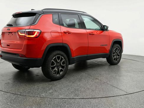 Used 2025 Jeep Compass Trailhawk image 9