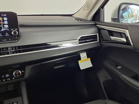 Used 2024 Mitsubishi Outlander SE image 17