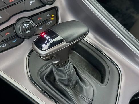 Used 2022 Dodge Challenger SXT image 16