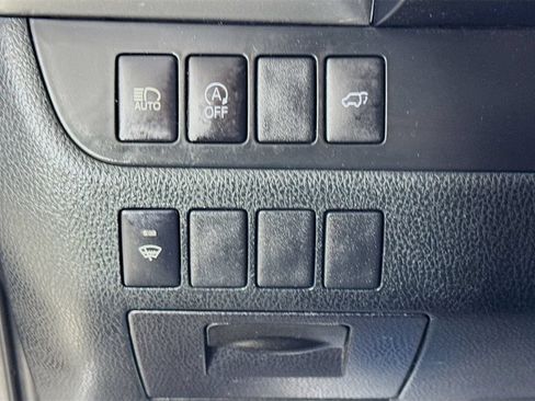 Used 2019 Toyota Highlander XLE FWD image 11