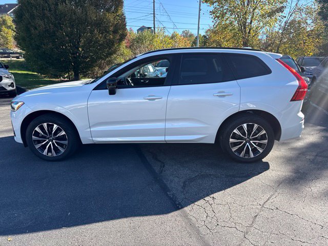 Used 2024 Volvo XC60 B5 Core w/ Protection Package Premier AWD/4WD image 3