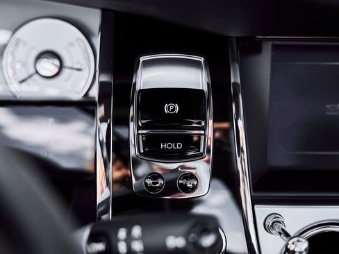 Used 2018 Rolls-Royce Dawn RWD image 55