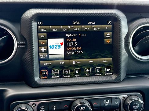 Used 2022 Jeep Wrangler Unlimited Sahara w/ Cold Weather Group image 16